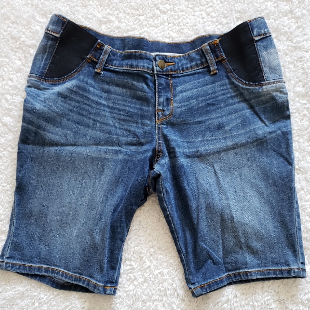 MATERNITY Liz Lange Denim Shorts Size Medium